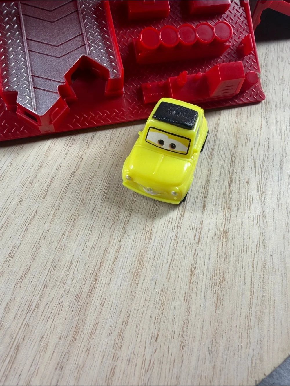 Disney/Pixar Cars 3 Traveling Mack vehicle and play set